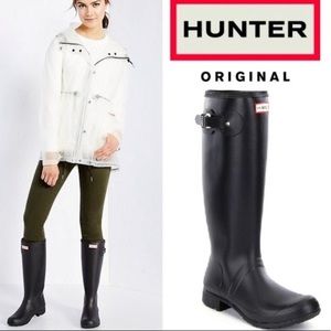 Hunter original tall rain boots (+ fleece socks!)